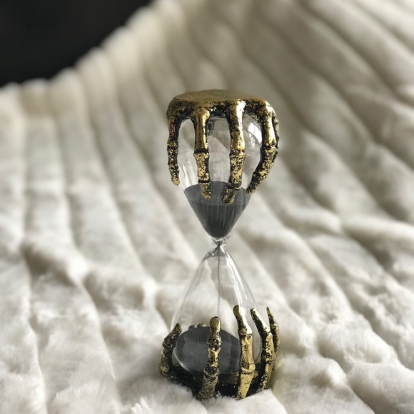 Hot Topic Accessories - Skull Sand hourglass